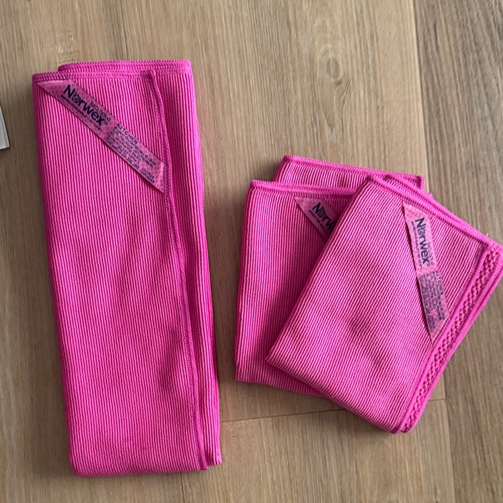 Norwex Bright Pink Kitchen Cloth Set
